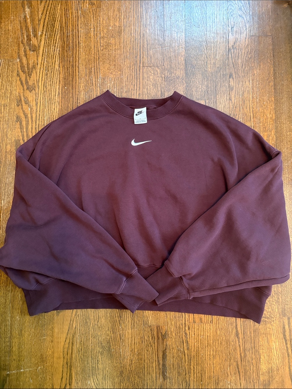 WORN TWICE Nike Women’s Burgundy Semi Crop Crewneck Sweatshirt with White Swoosh